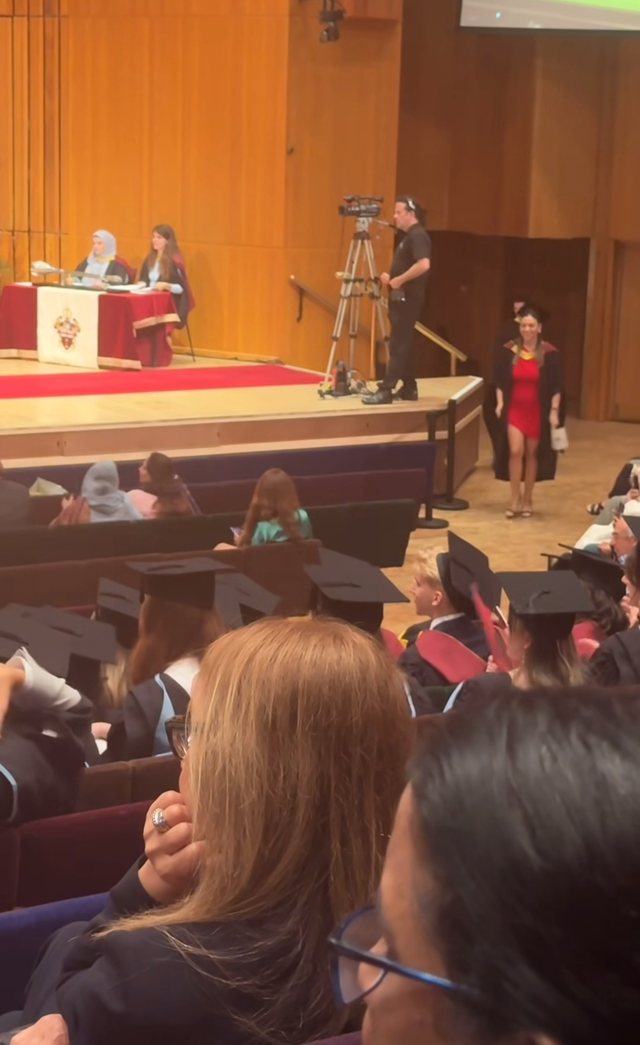 Vajza e Blendi Fevziut diplomohet në Universitetin e Londrës dhe